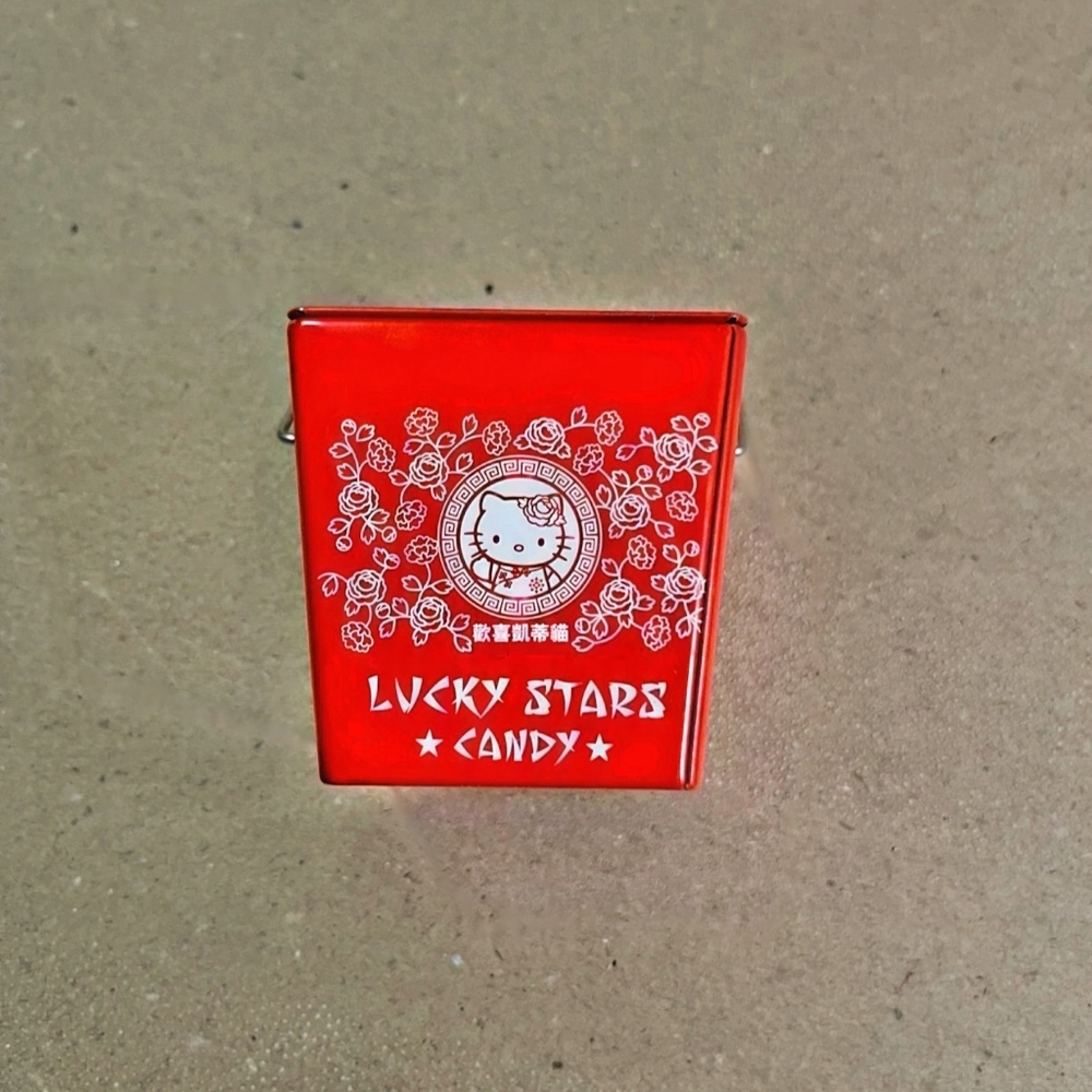 Hello Kitty Lucky Stars Candy Red Chinese Takeaway Mini Tin and Playing Cards - Picture 5 of 13